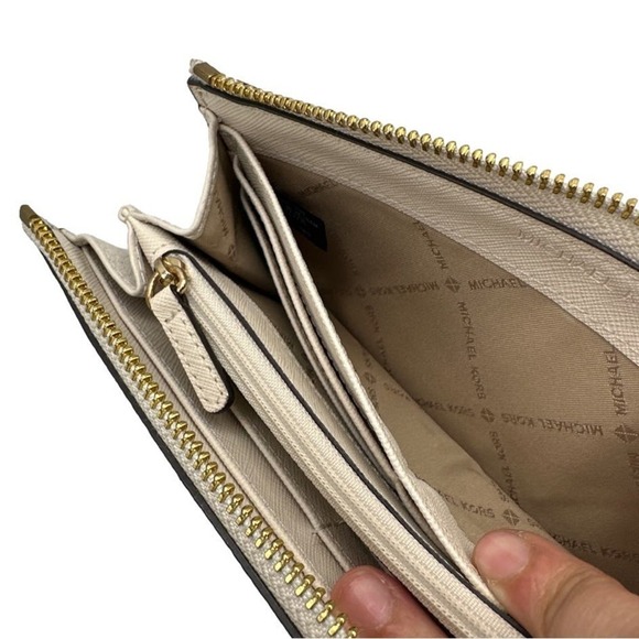 MICHAEL KORS Off White Wallet - Picture 8 of 9